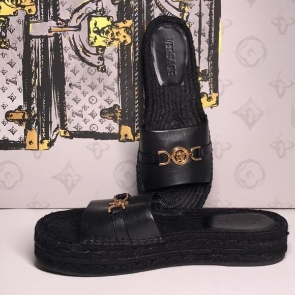 New Authentic Versace Designer Leather Slides – Iconic Gold Logo - Picture 4 of 11